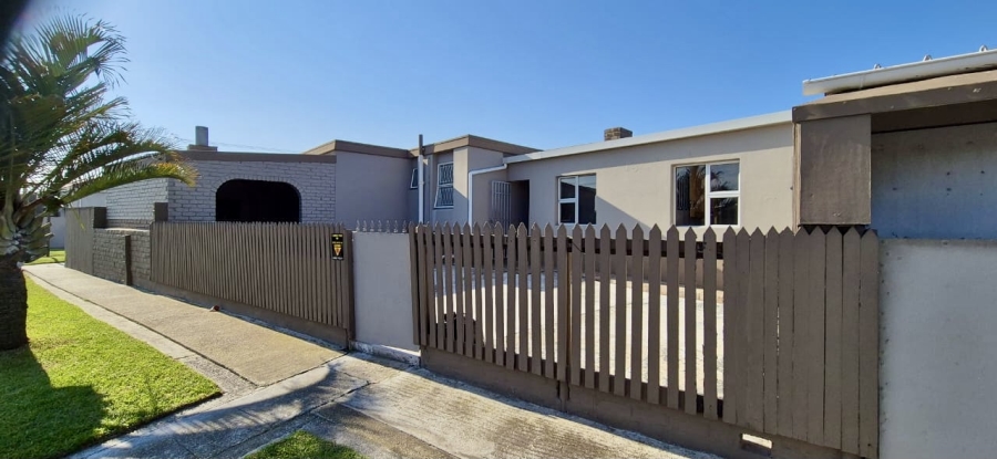 4 Bedroom Property for Sale in Sydenham Eastern Cape